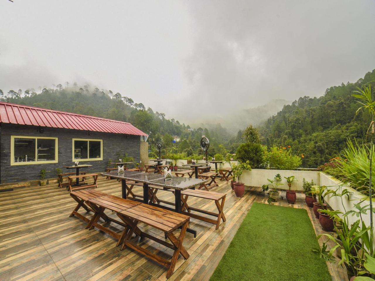 Oyo 7905 Holiday Inn Dalhousie Kültér fotó
